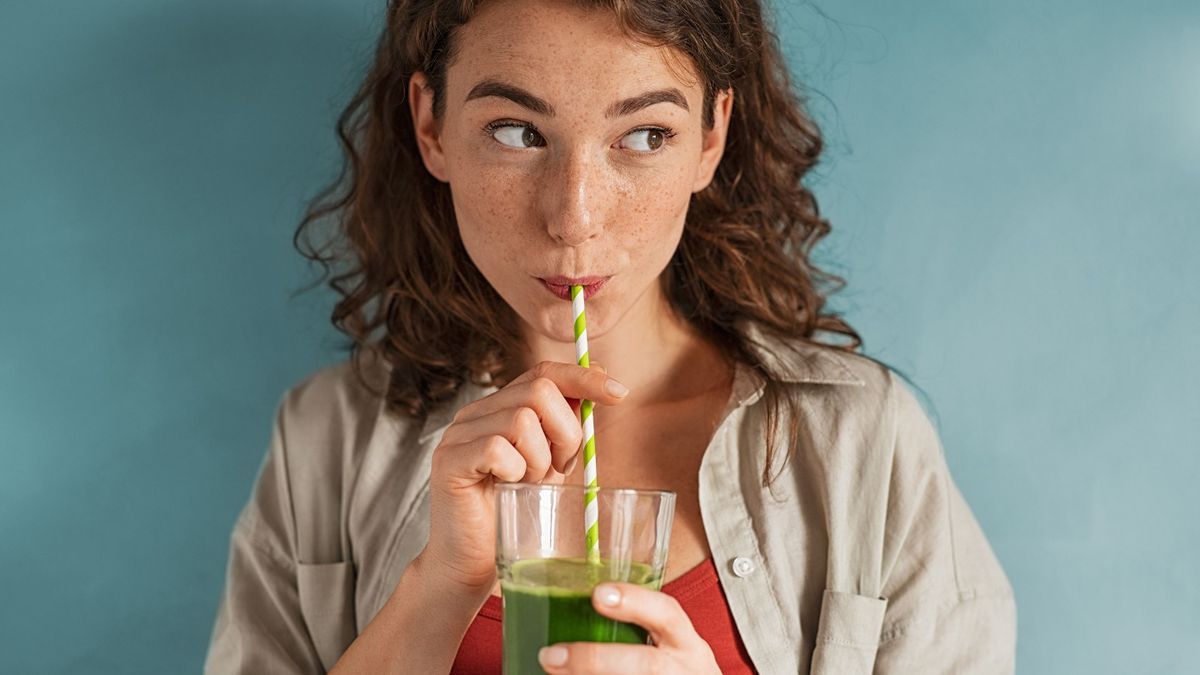 “Anti-wrinkle straws”, the new fad of TikTokers in search of eternal youth