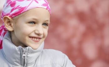 At 4 years old, she celebrates the end of her cancer in a video: our psychologist's opinion on this liberating act