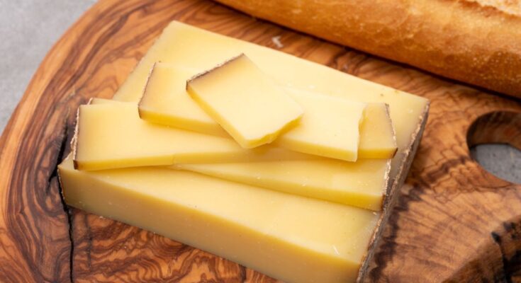 Do not eat this cheese contaminated with Listeria!