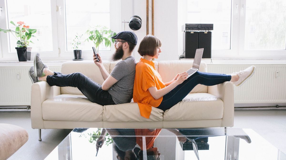 The smartphone, the enemy of couples and careers?