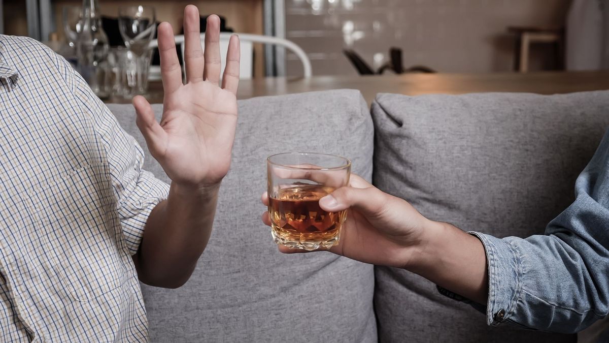 The “super simple” app that scientists say will make you drink LESS (and it’s free!)