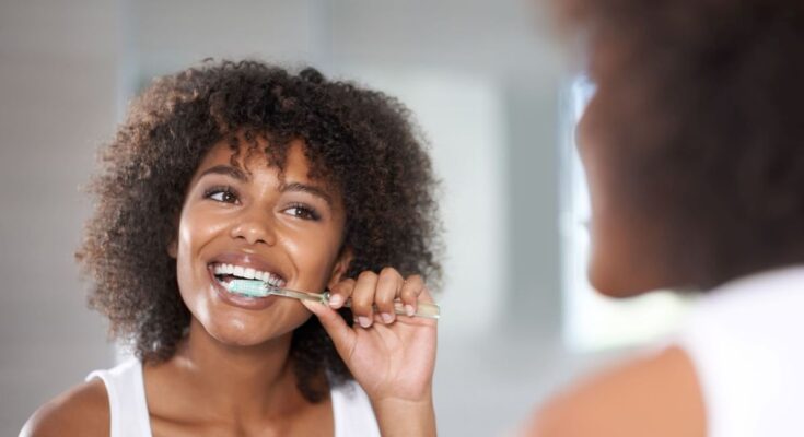 This time period that must absolutely be respected between meals and brushing your teeth according to a dentist