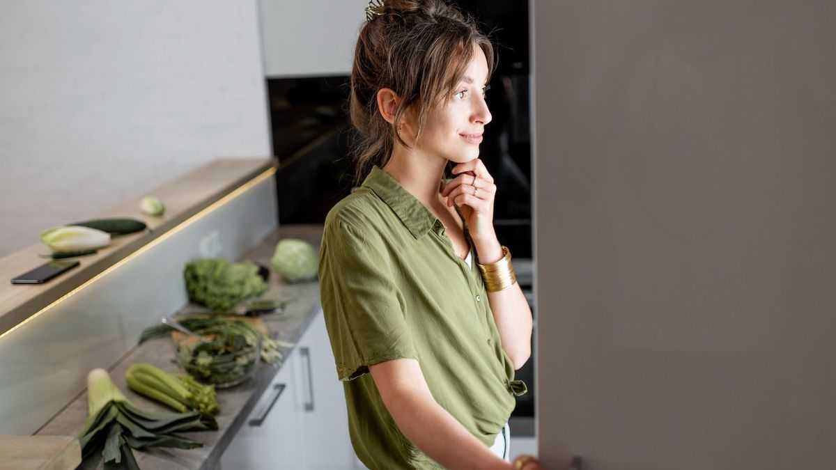 8 easy-to-find ingredients in your fridge that help you lose weight