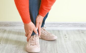 Flat sneakers are trendy, but are they good for our feet?