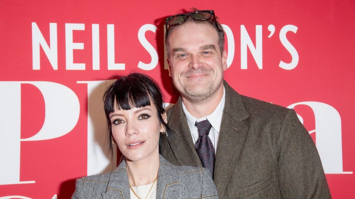 Lily Allen and her husband control each other's cell phones.  Transparency or cyberviolence?  A psychologist's opinion