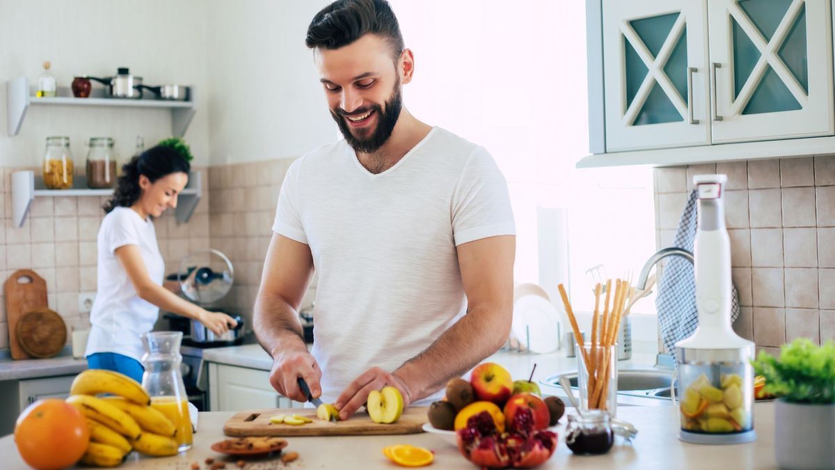 Should you eat fruit at the end or at the beginning of a meal?  Advice from our nutritionist doctor