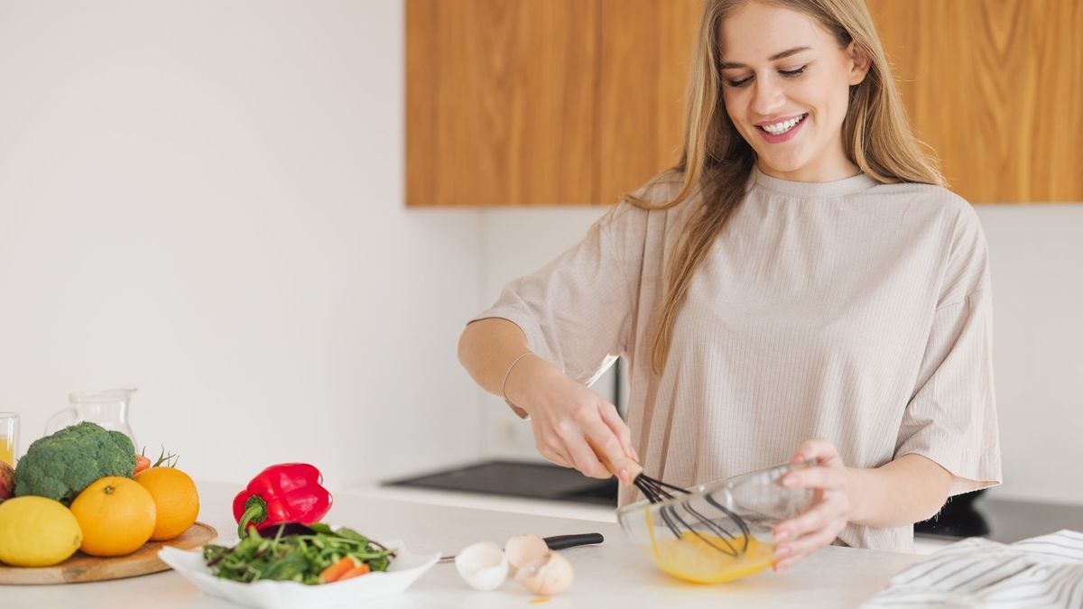 Is the 100-calorie “lazy girl breakfast” seen on TikTok a good breakfast for weight loss?