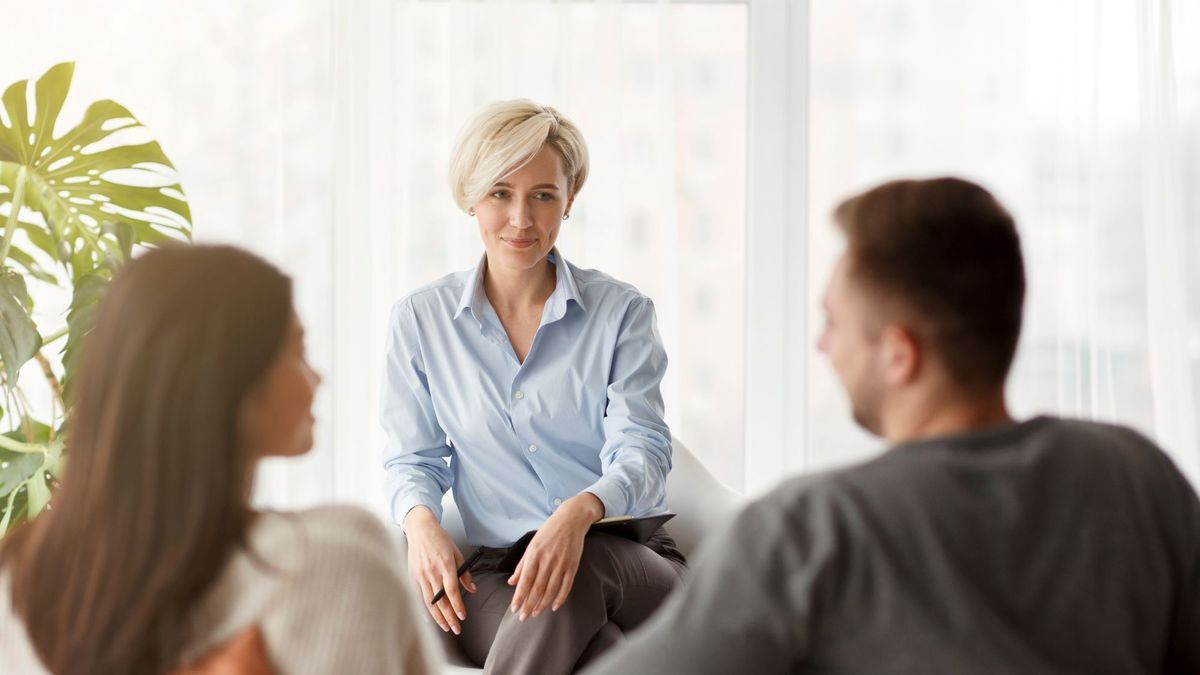 These six things a couples therapist asks couples to stop doing