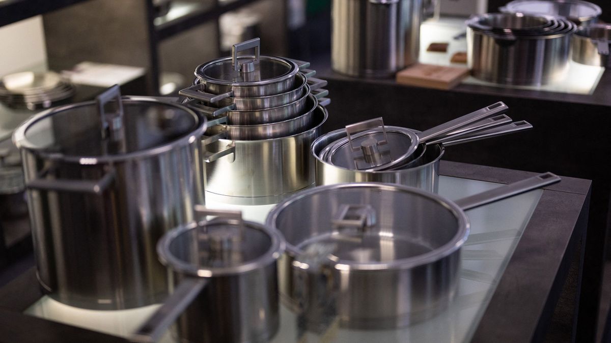 With the threat of eternal pollutants, the stainless steel pan takes its revenge