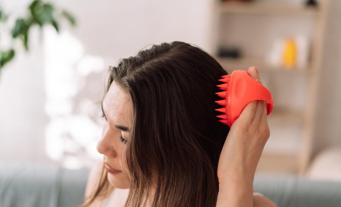 Does massaging the scalp affect hair growth? The answer is clear