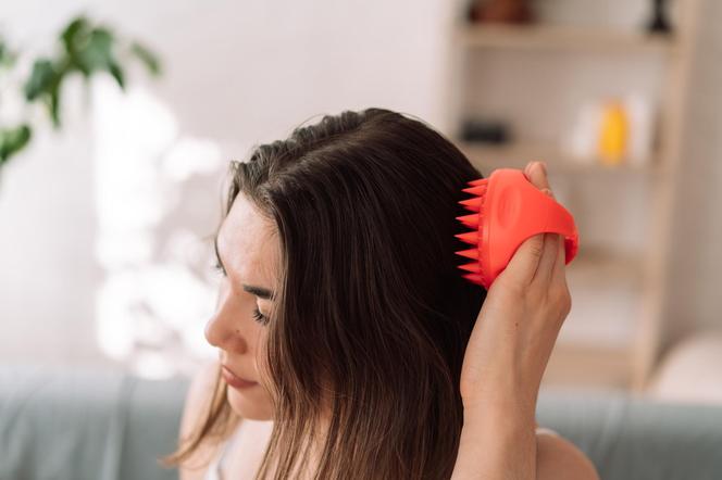 Does massaging the scalp affect hair growth? The answer is clear