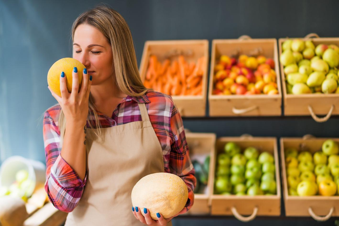 To be sure of the quality of the melon, ask the seller for product certificates and laboratory test results.