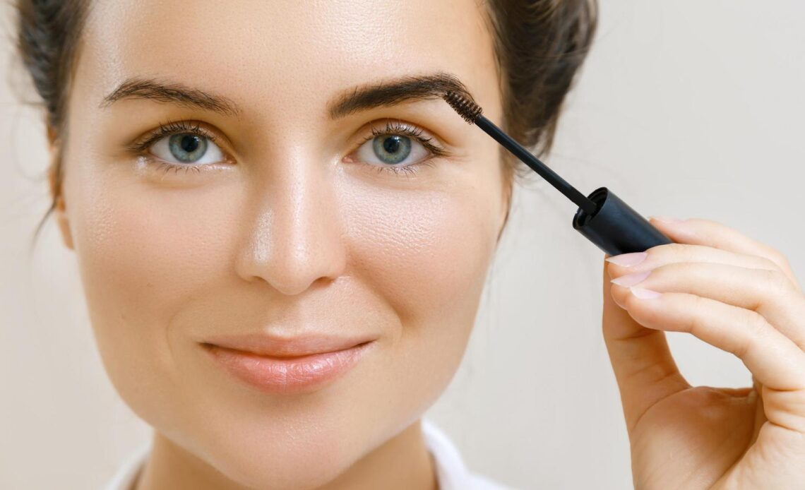 How to Darken Your Eyebrows Naturally? Mix 2 Ingredients and Wait 15 Minutes