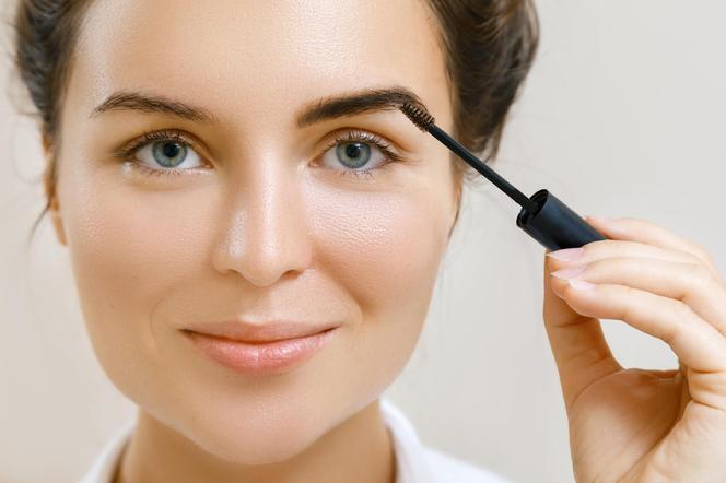 How to Darken Your Eyebrows Naturally? Mix 2 Ingredients and Wait 15 Minutes