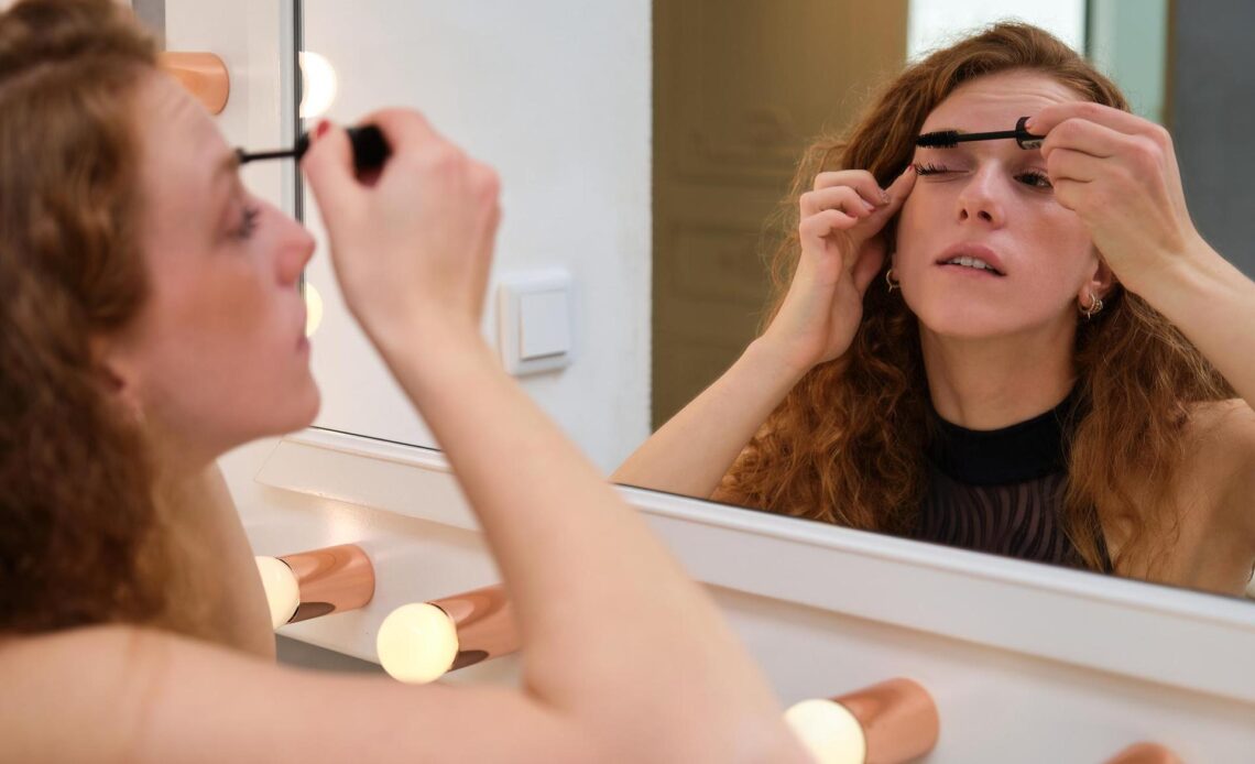 You don't wash off your makeup before going to bed? An ophthalmologist shows what may lie ahead