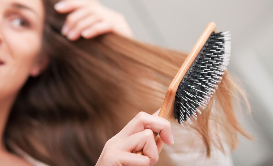 Washing a hairbrush? We forget about it, and it's very important for health