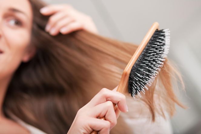 Washing a hairbrush? We forget about it, and it's very important for health